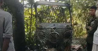 টাঙ্গাইলে সিএনজির পেছনে মাইক্রোবাসের ধাক্কায় বিস্ফোরণ, নিহত ১